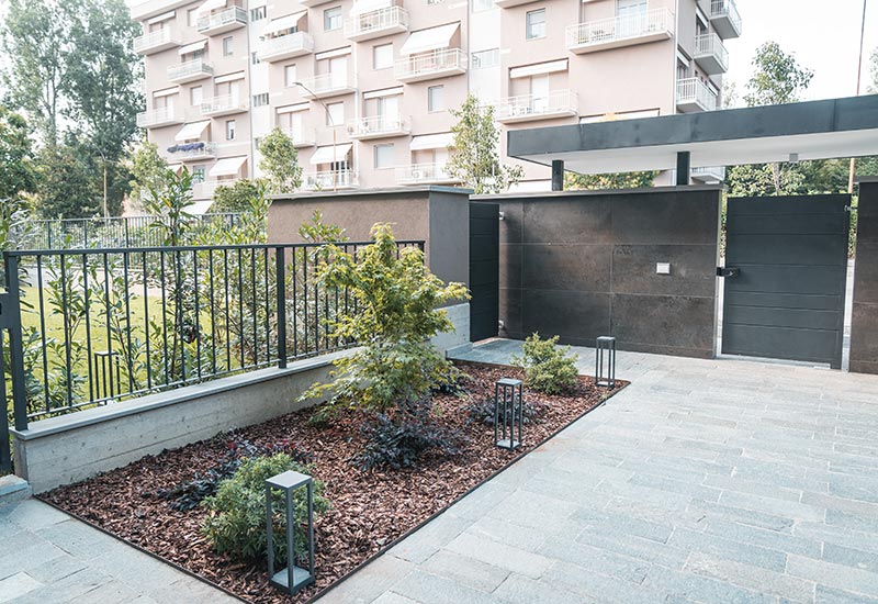 ingresso-vialetto-palazzina-moderna-via-hiroshima-parma